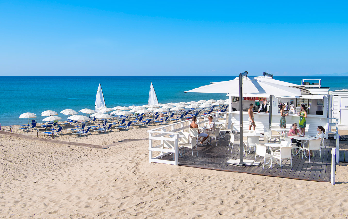 calane-village-puglia-spiaggia-mare