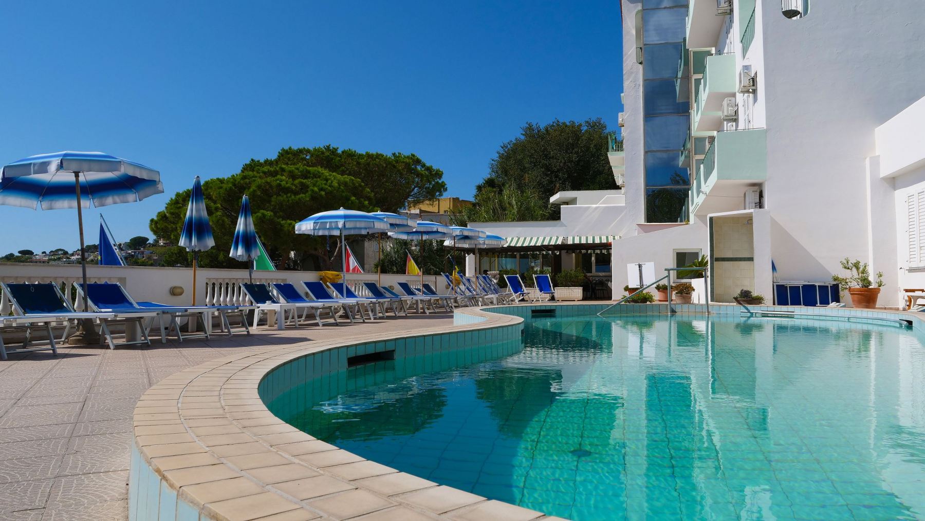 hotel-la-ginestra-ischia-sant-angelo-piscina-termale