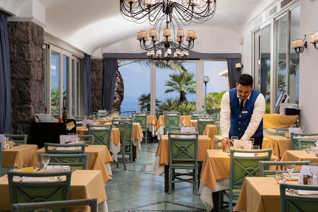 hotel-royal-palm-piscina-ristorante-allestito