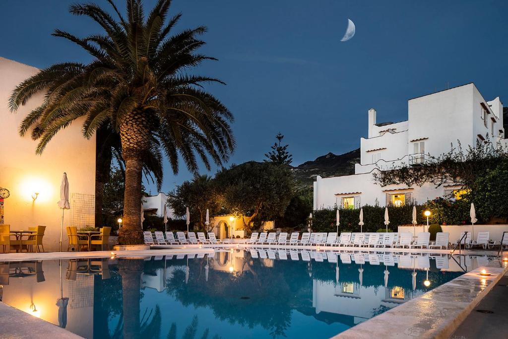 hotel-royal-palm-piscina-esterna-notte