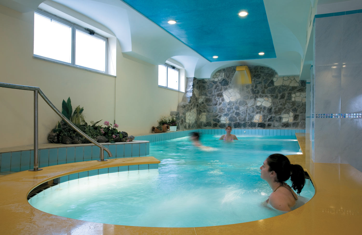 hotel-alexander-ischia-piscina-interna