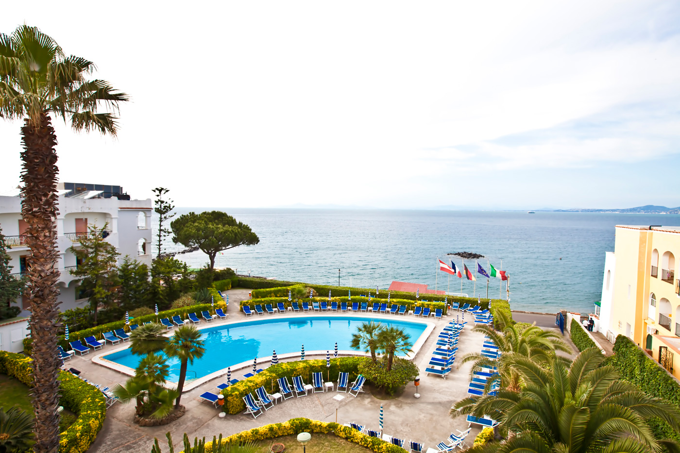 hotel-alexander-ischia-vista-mare-piscina