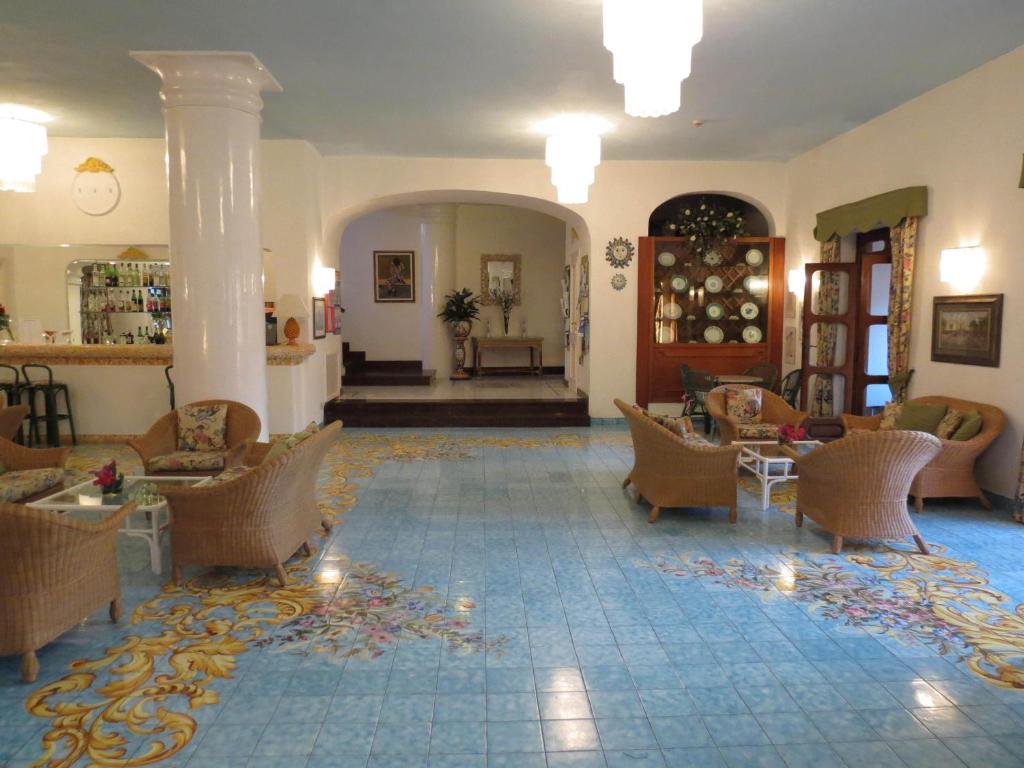 hotel-santa-maria-forio-ischia-piscina-reception