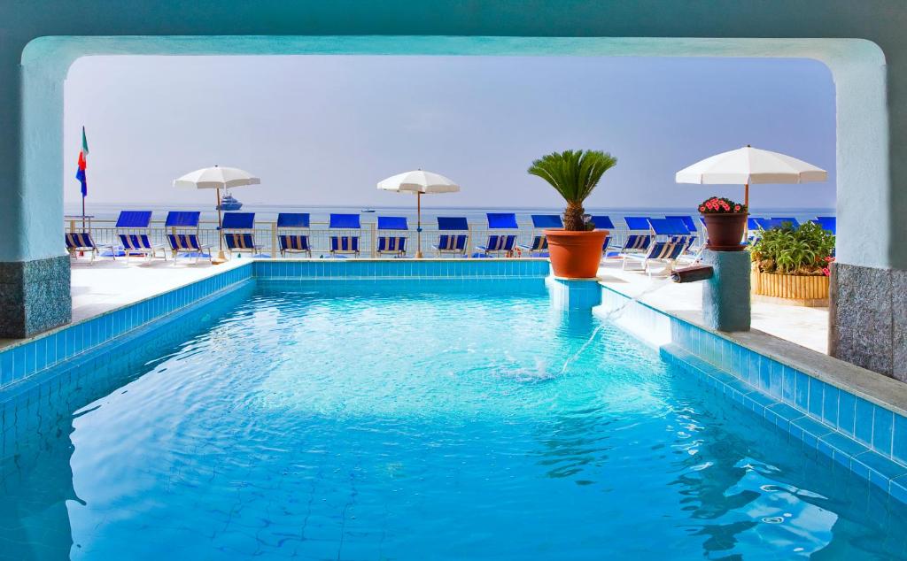 hotel-vittorio-ischia-piscina