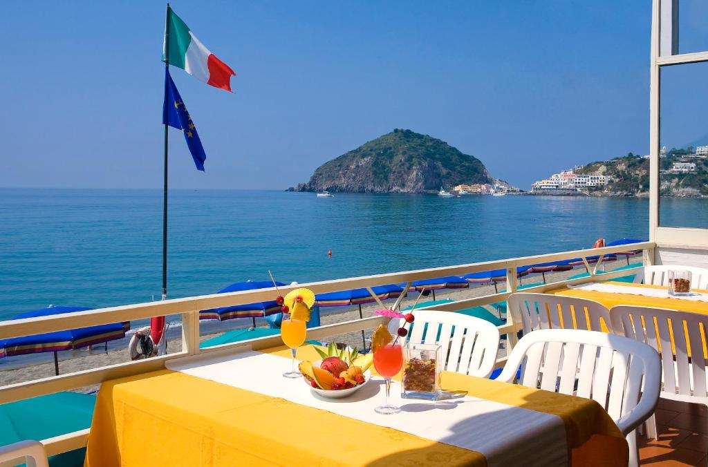 hotel-vittorio-ischia-ristorante-fuori