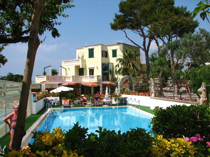 hotel-hibiscus-forio-ischia-piscina