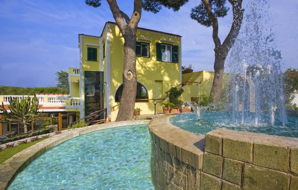 hotel-hibiscus-forio-ischia-piscina-esterna