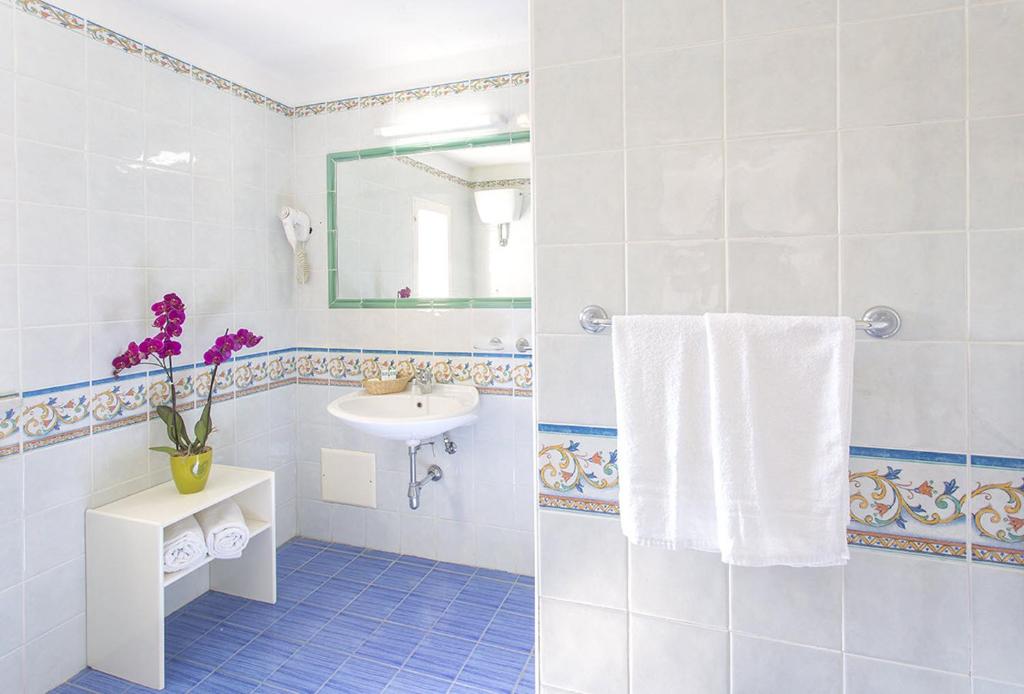 hotel-la-scogliera-ischia-forio-bagno