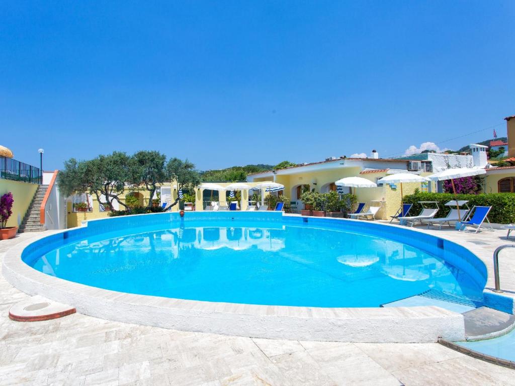 hotel-la-scogliera-ischia-forio-piscina