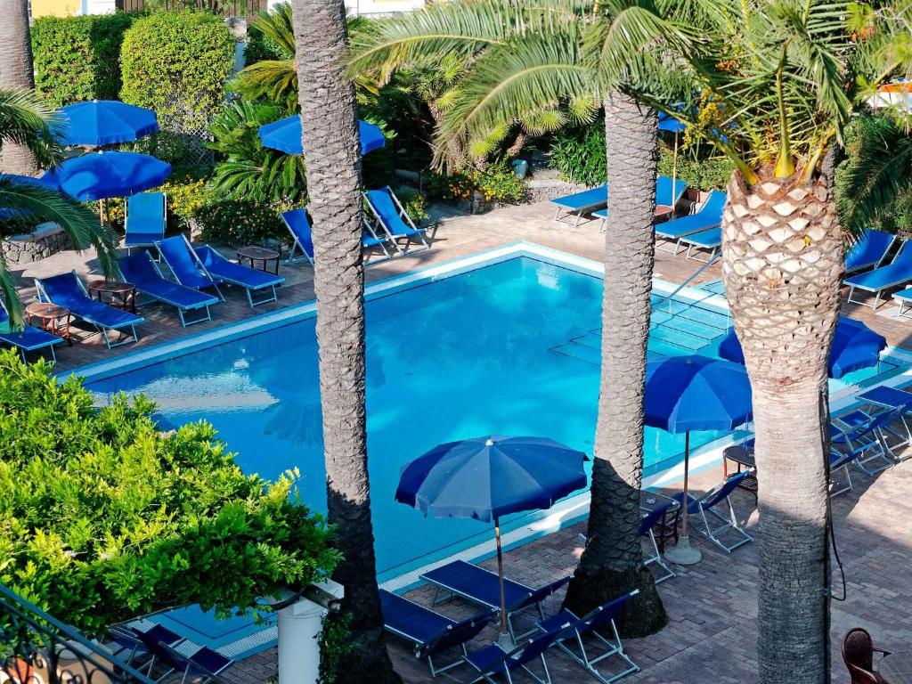 hotel-villa-svizzera-lacco-ameno-ischia-piscina-esterna2