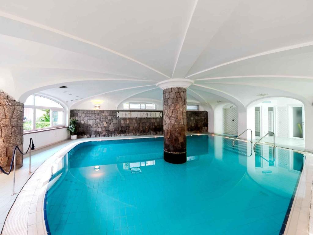 hotel-villa-svizzera-lacco-ameno-ischia-piscina-interna
