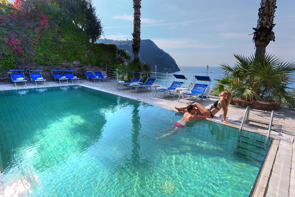 piscina-esterna3-hotel-sorriso-forio-ischia