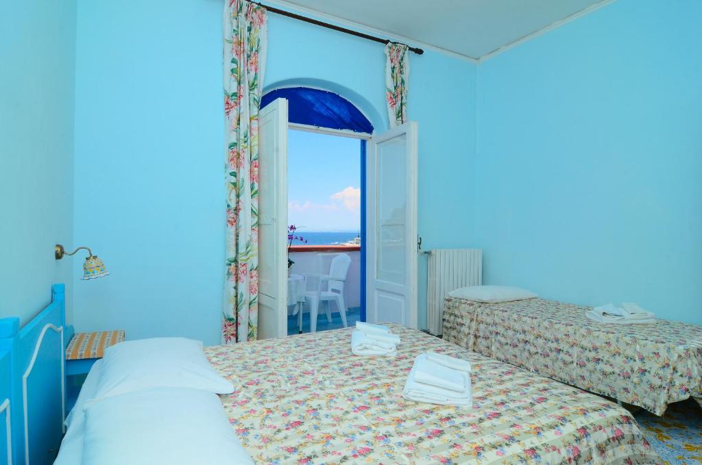 hotel-terme-marina-ischia-lacco-ameno-camera-tripla