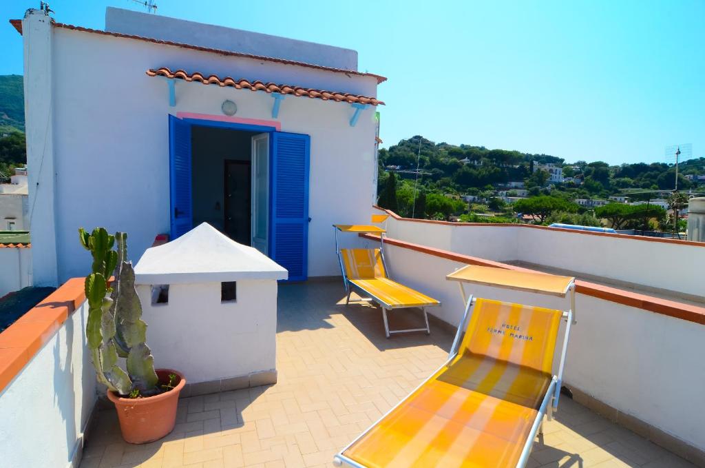 hotel-terme-marina-ischia-lacco-ameno-camera-vista-mare-balcone