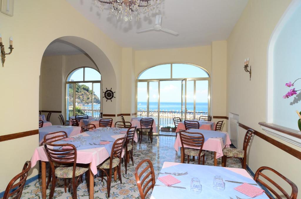 hotel-terme-marina-ischia-lacco-ameno-ristorante-interno