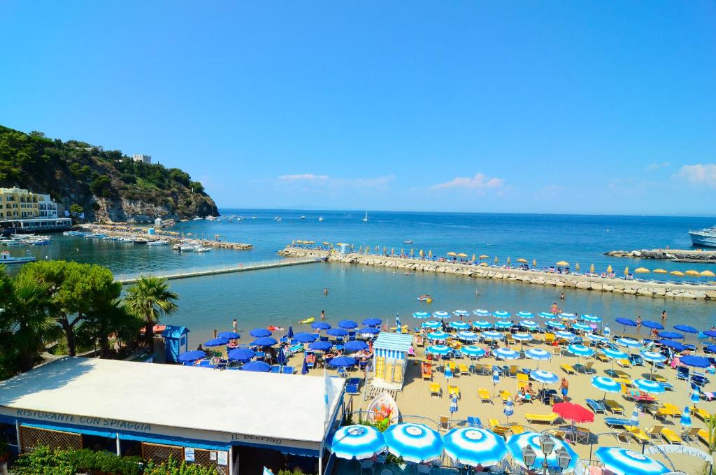 hotel-terme-marina-ischia-lacco-ameno-spiaggia