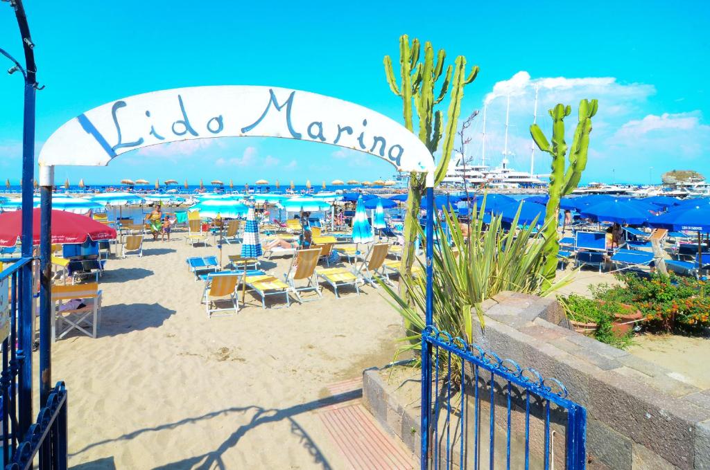 spiaggia-hotel-terme-marina-ischia-lacco-ameno