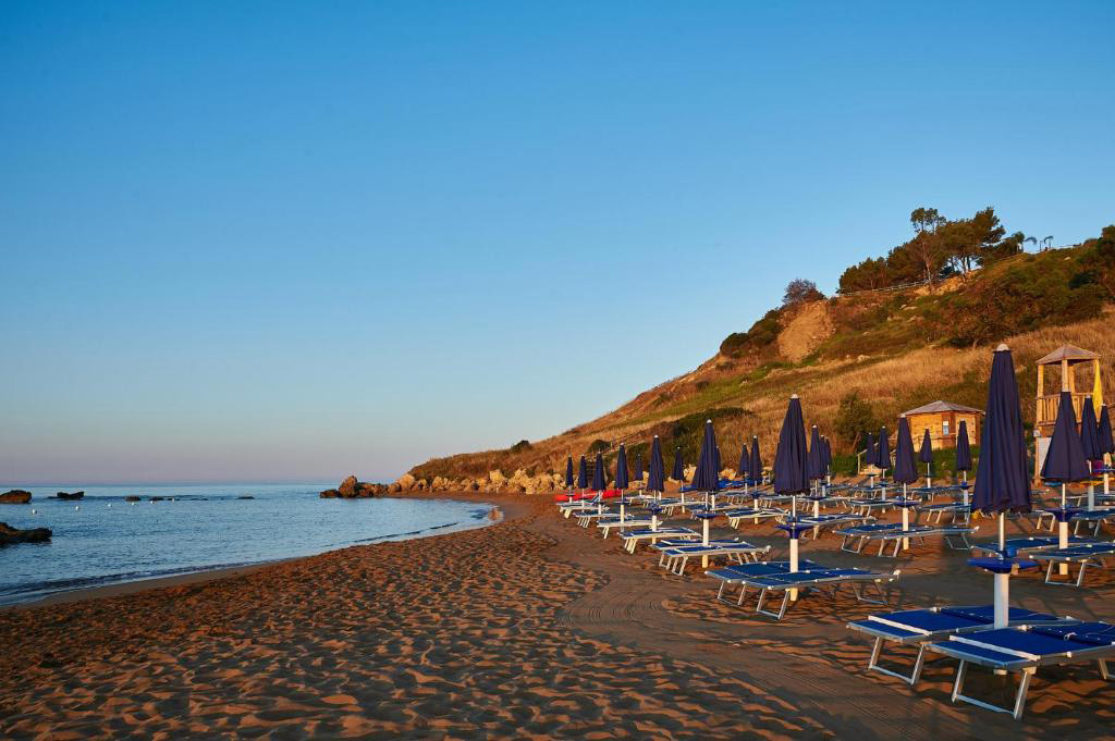 villaggio-l-oasi-calabria-spiaggia-imbrunire