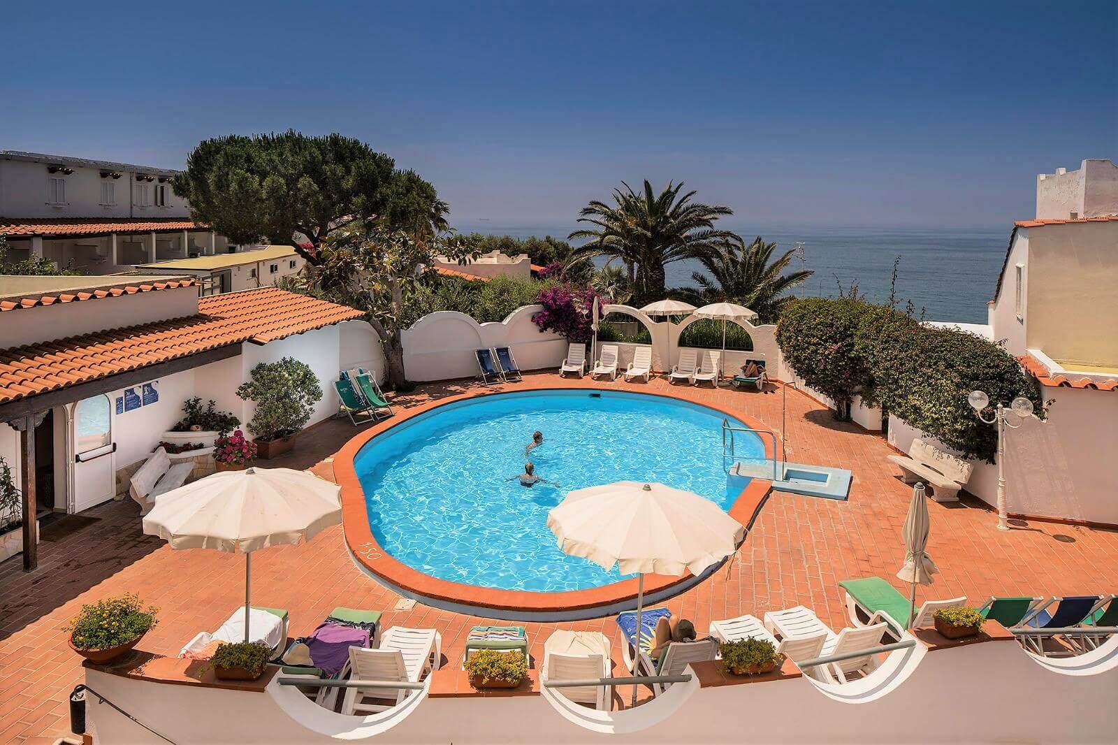 piscina-esterna-hotel-royal-palm-ischia