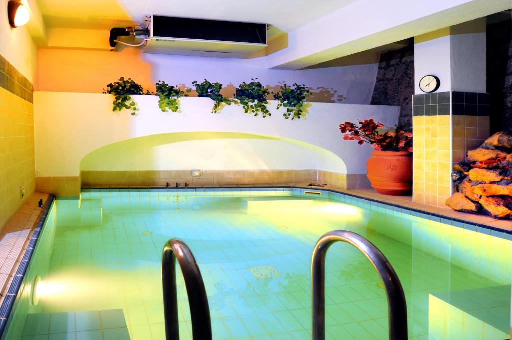 hotel-park-victoria-forio-ischia-piscina-coperta2