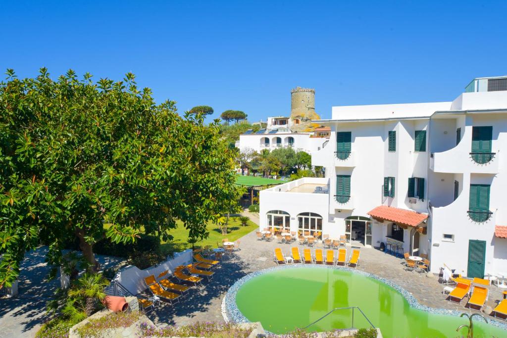 hotel-park-victoria-forio-ischia-piscina-esterna-3