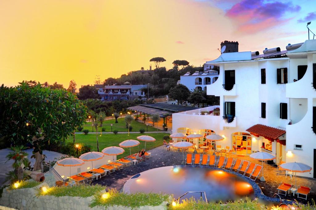 hotel-park-victoria-forio-ischia-piscina