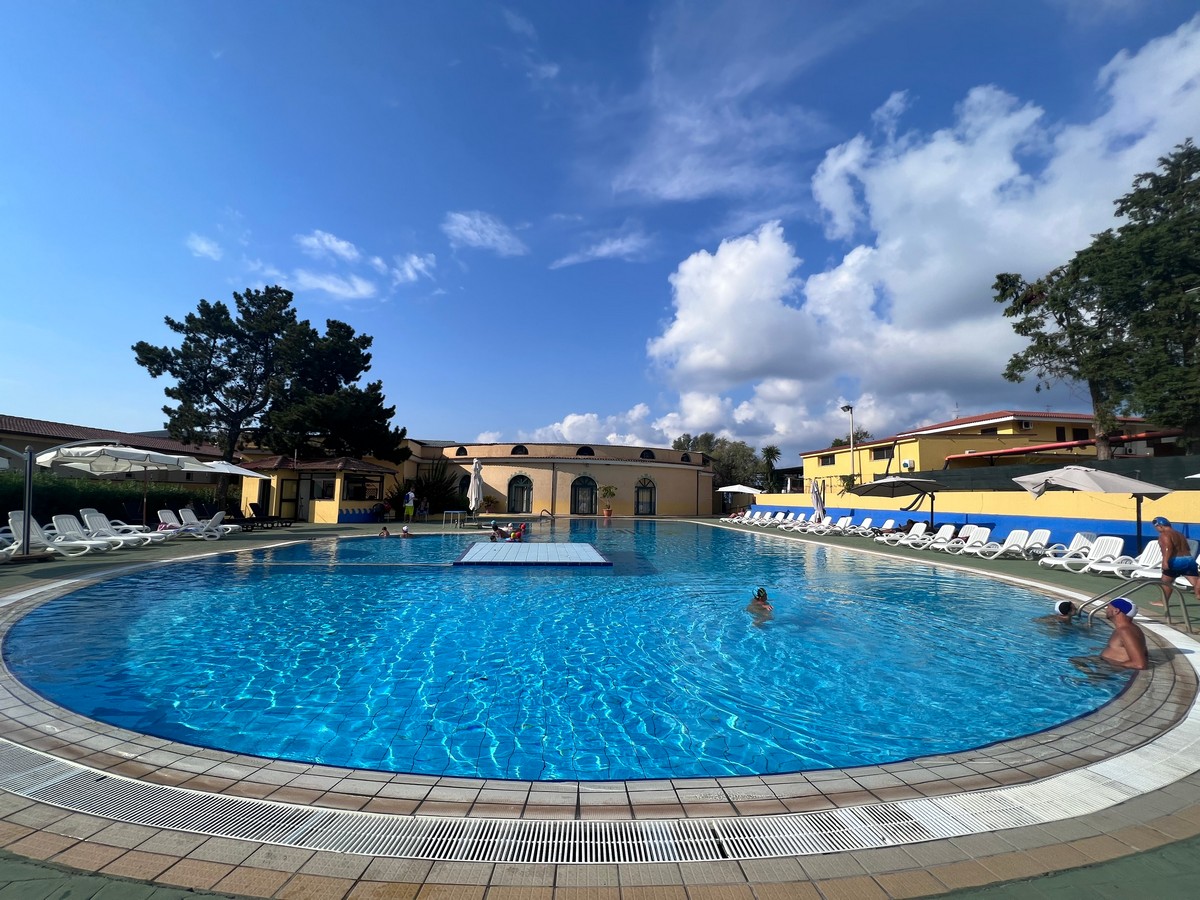 villaggio-green-garden-club-calabria-piscine