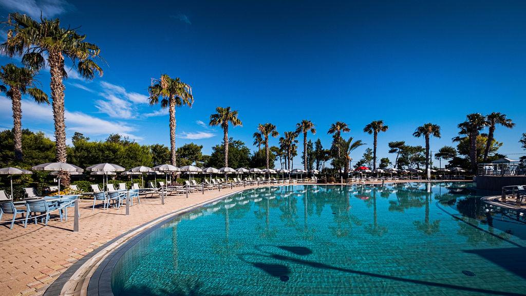 blu-salento-village-puglia-piscina-grande