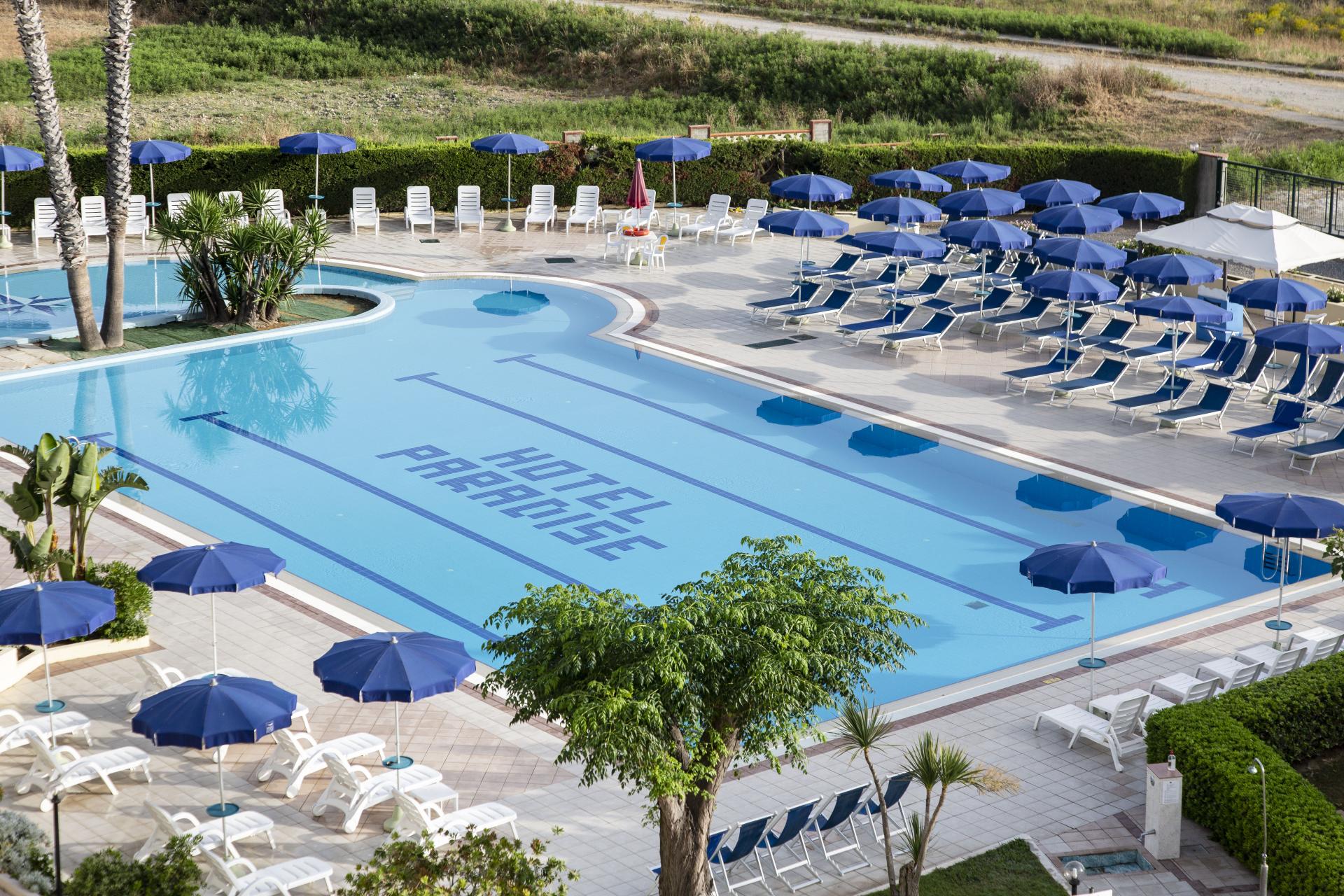 village-paradise-puglia-blu-hotels-piscina3