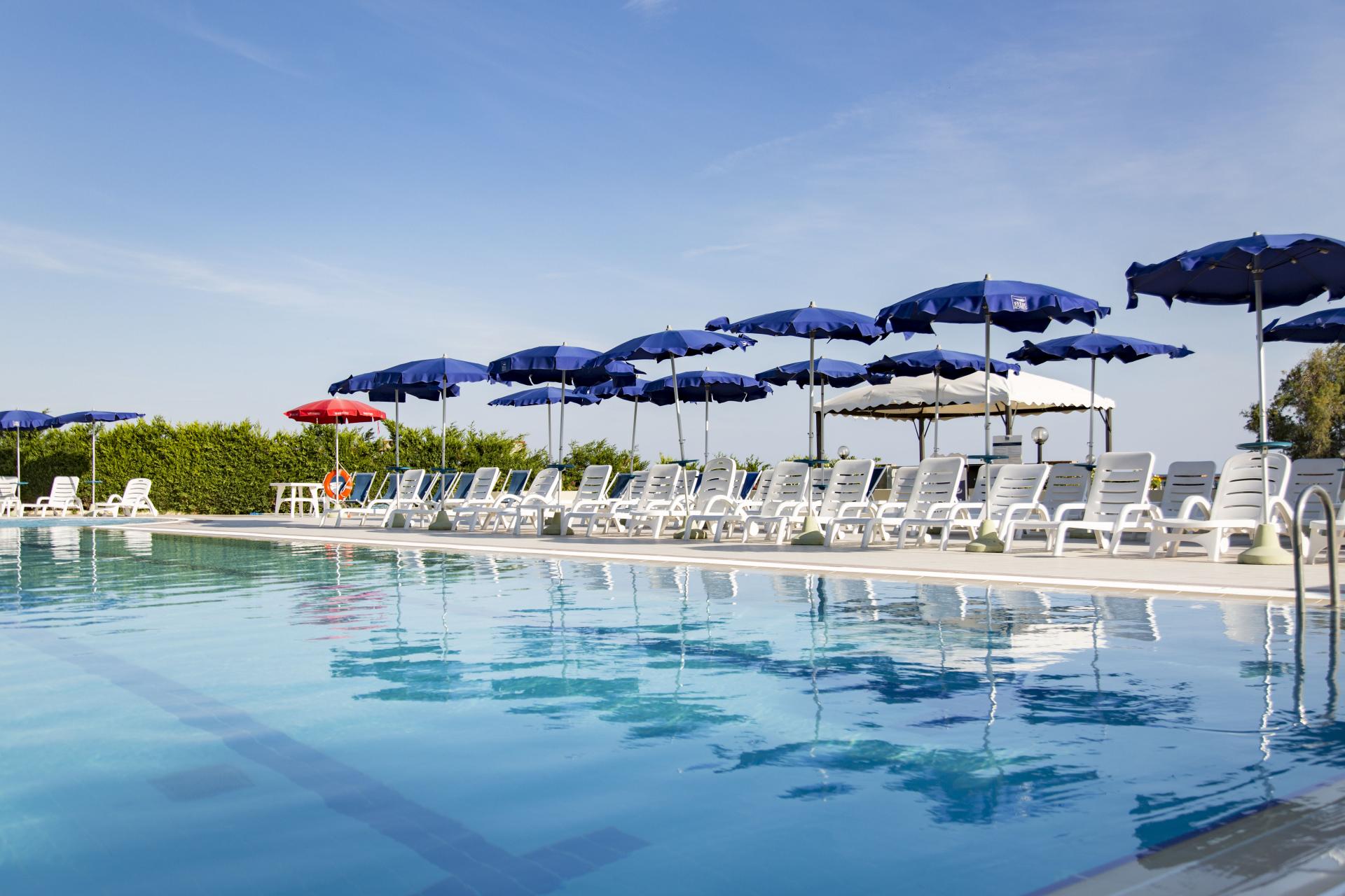 village-paradise-puglia-blu-hotels-piscina4
