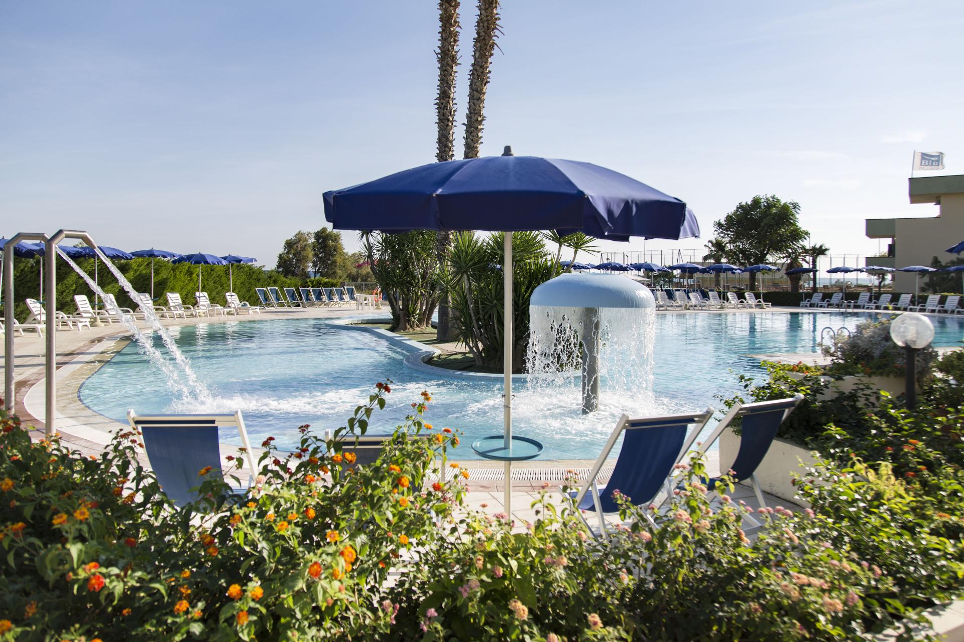 village-paradise-puglia-blu-hotels-piscina5