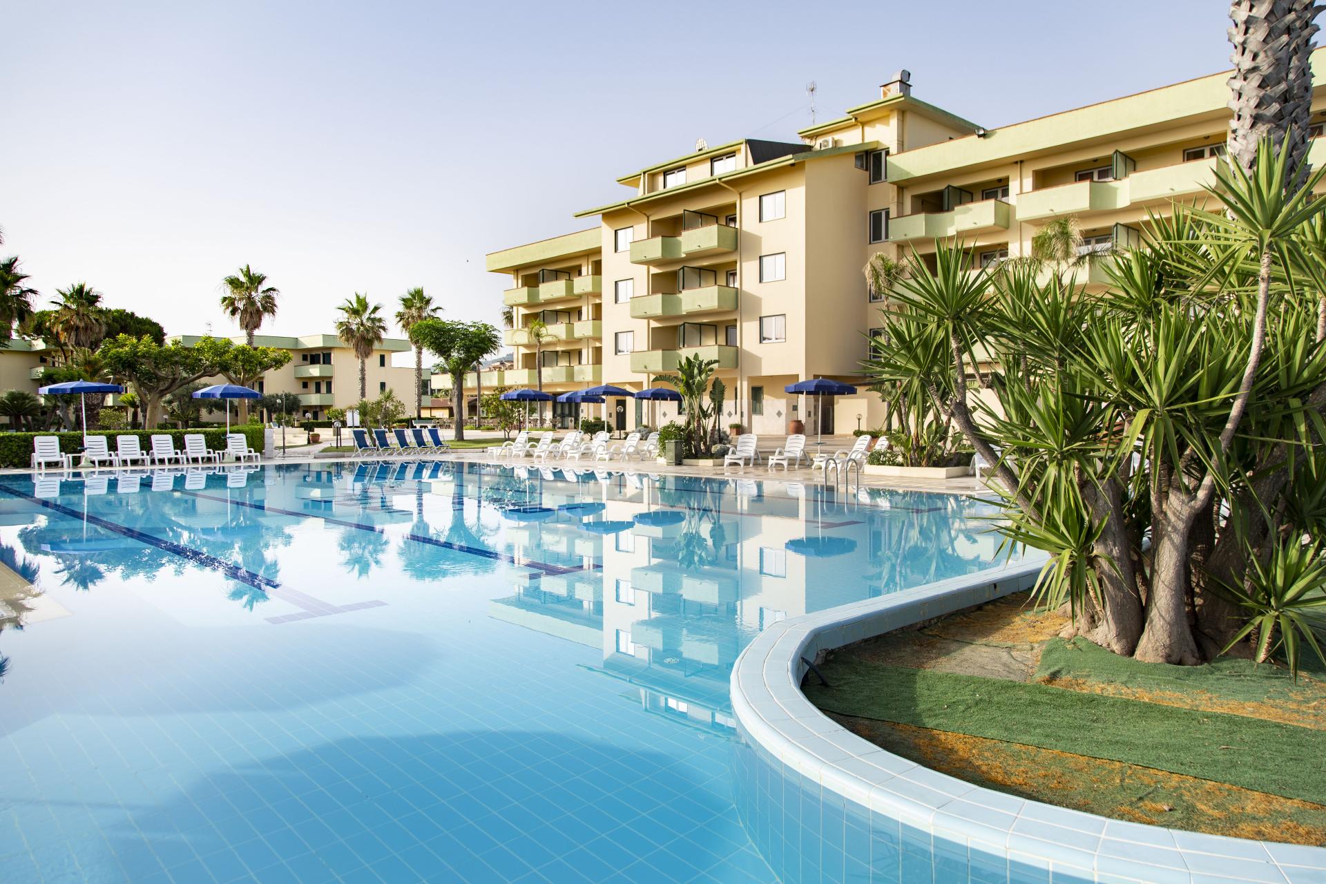 village-paradise-puglia-blu-hotels-piscina6