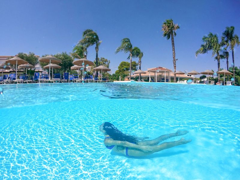 villaggio-spiagge-rosse-calabria-piscina6