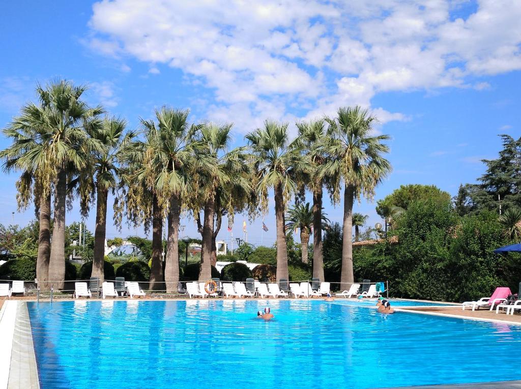 villaggio-la-mantinera-calabria-piscina3