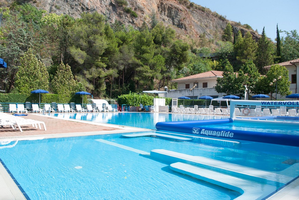 villaggio-la-mantinera-calabria-piscina-beachvolley