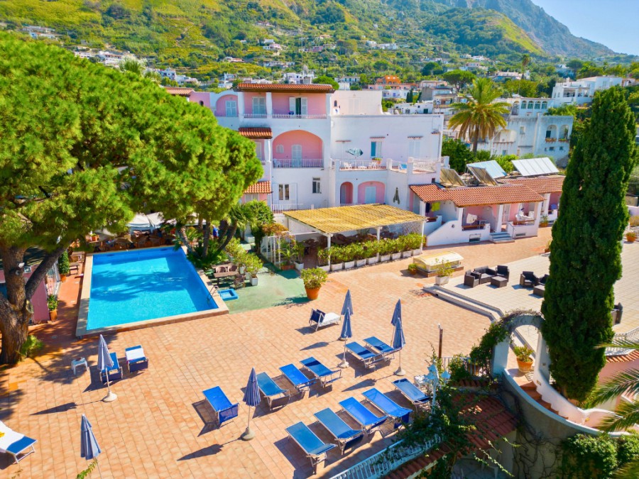 hotel-colella-forio-ischia-solarium-dall-alto