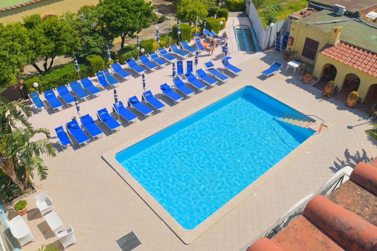 2_7_Piscina_01_da_ritoccare_tegole-Large-1