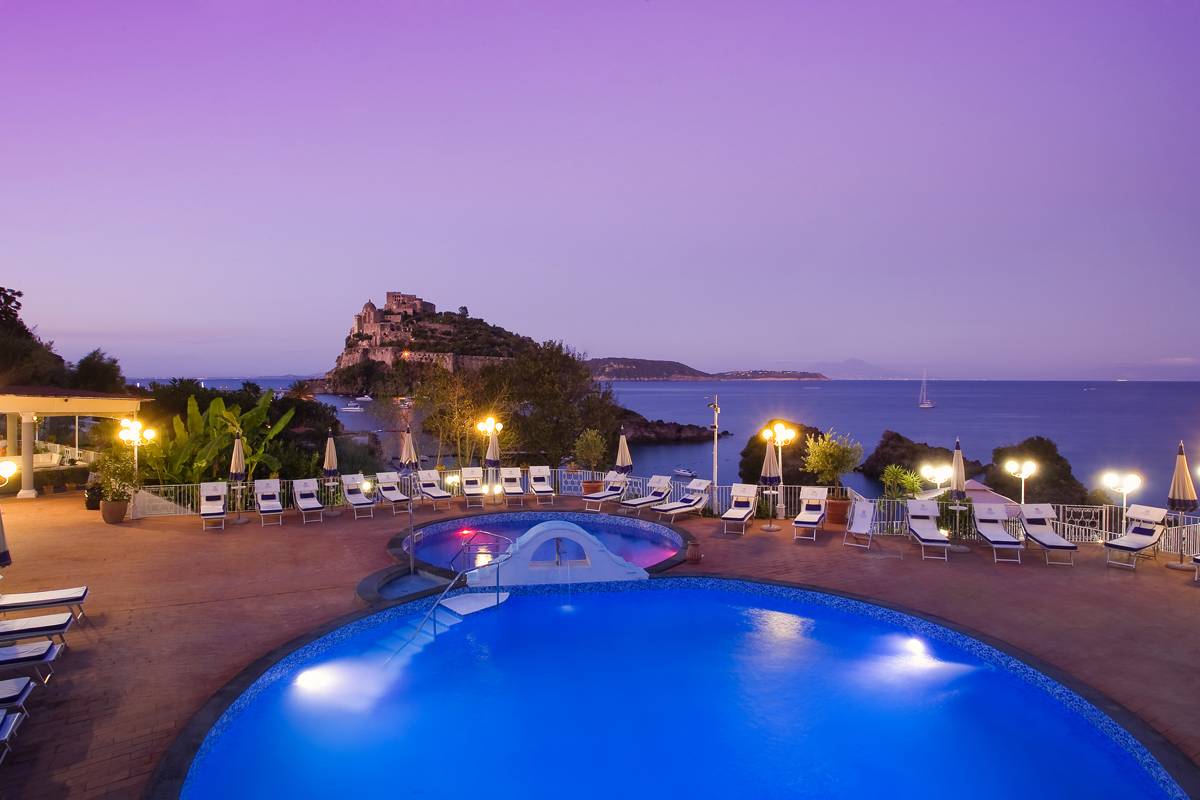 piscine-esterne-hotel-delfini-terme-ischia