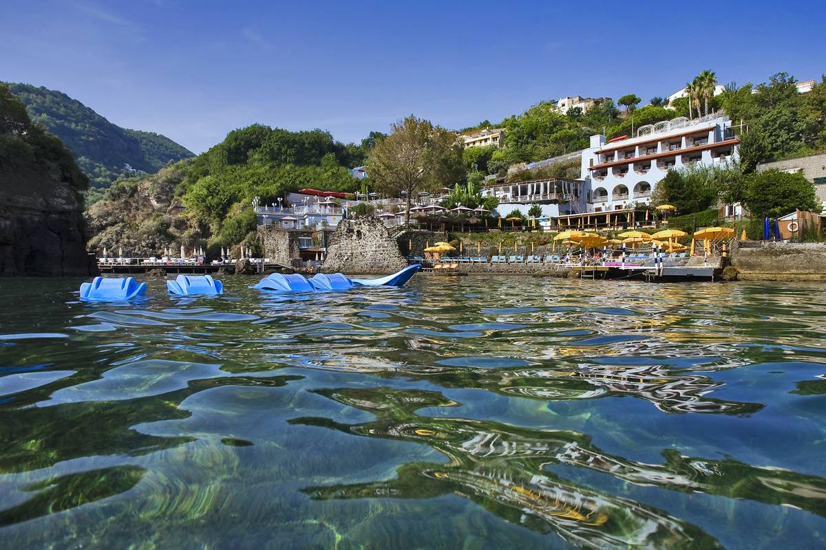 spiaggia-hotel-delfini-ischia