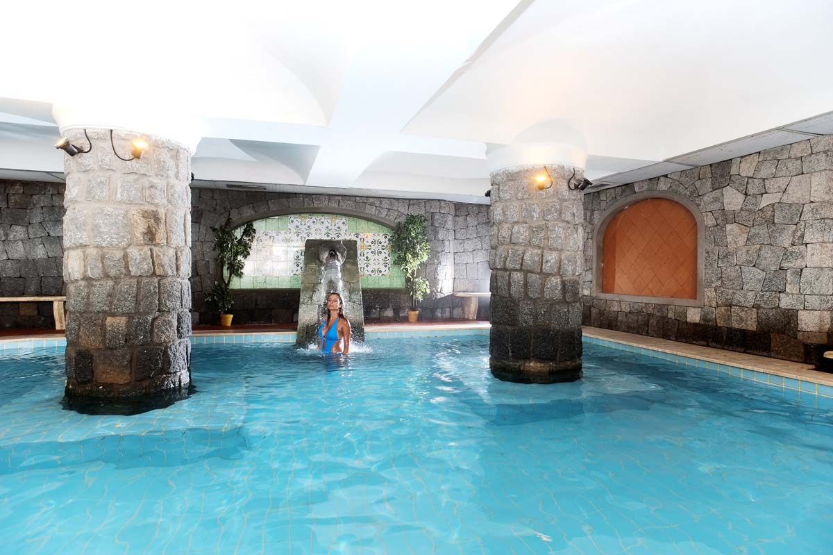 piscina-interna-hotel-san-lorenzo-forio