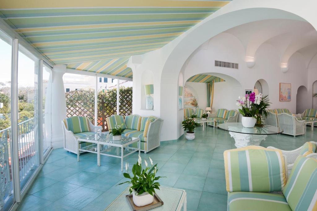 salone-hotel-floridiana-ischia-porto-centro