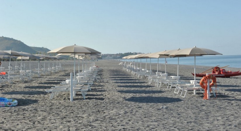Suite_Hotel_Club_Dominicus_Grisolia_Lido_Calabria_spiaggia_-tSa-825X450