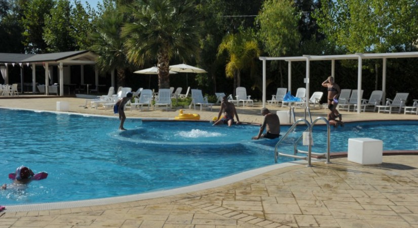 Suite_Hotel_Club_Dominicus_Grisolia_Lido_Calabria_piscina_4-tSa-825X450