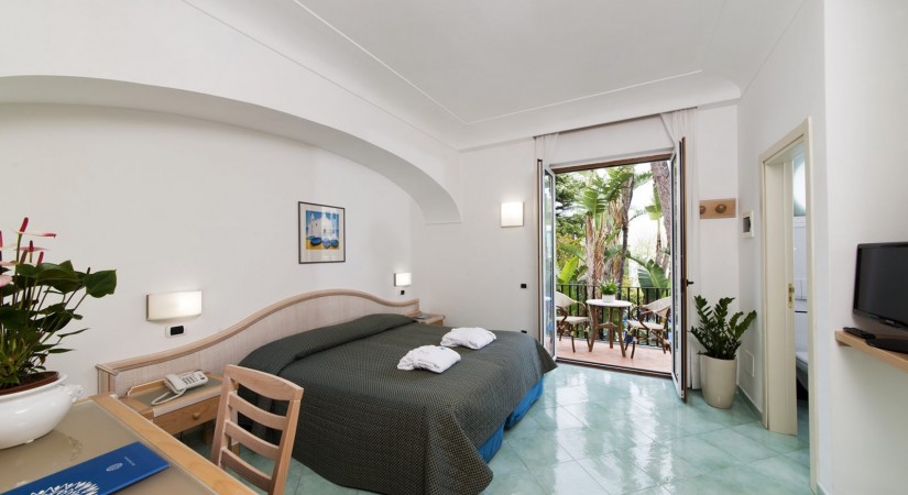 Floridiana-Hotel_camera_vista_giardino-tSa-825X450