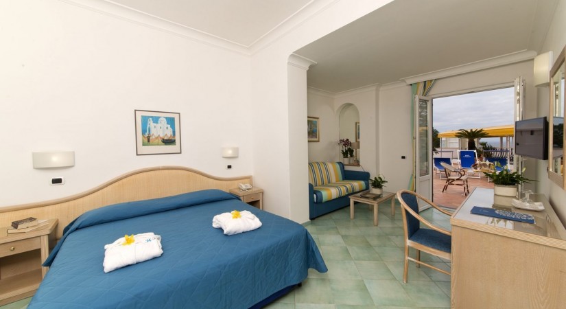 Floridiana-Hotel_camera_jsuite-tSa-825X450