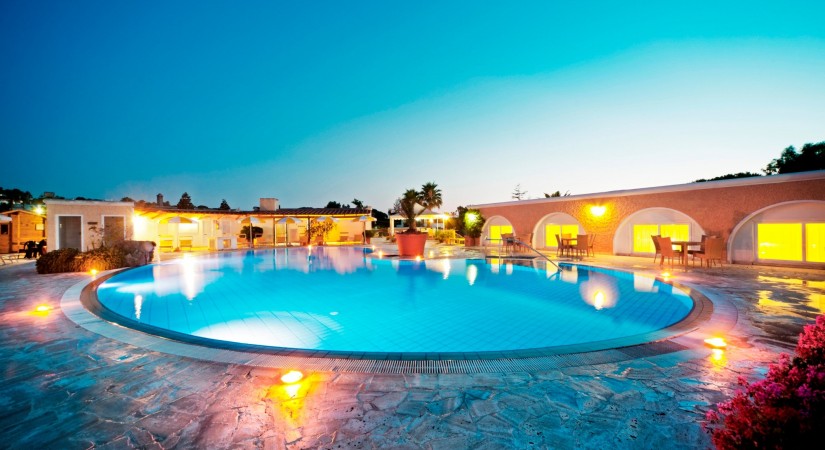 Hotel_Parco_Delle_Agavi_Forio_piscina_2-tSa-825X450