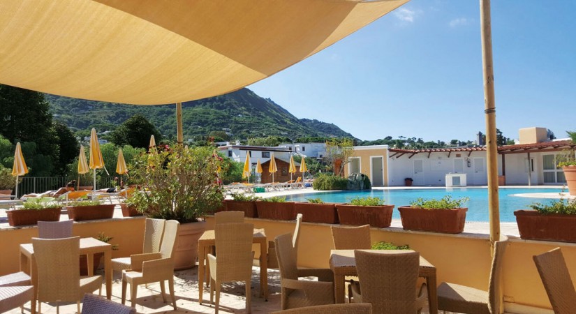 Parco_delle_Agavi_piscina-tSa-825X450