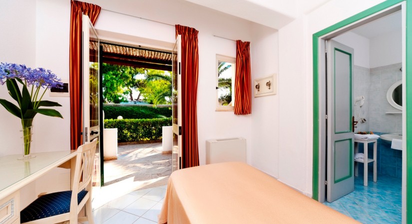 Hotel_Parco_Delle_Agavi_Forio_camere_2-tSa-825X450