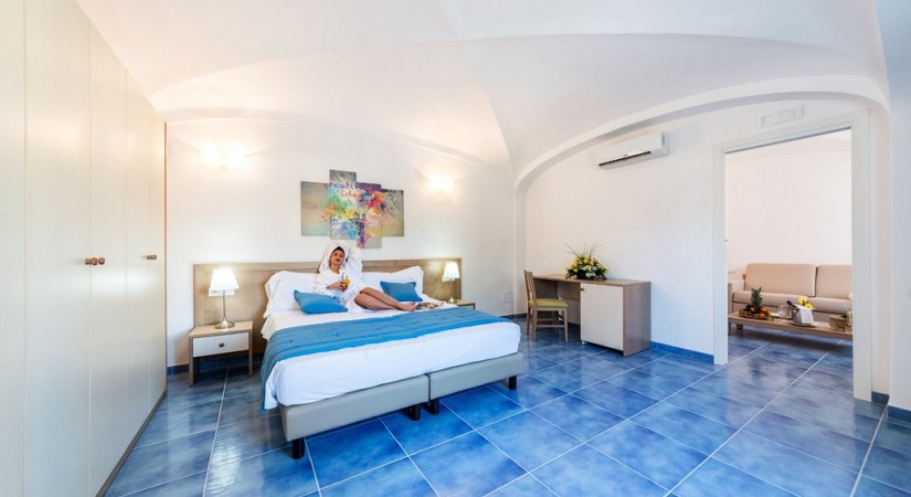 Hotel_Parco_Delle_Agavi_Forio_camere_1-tSa-825X450