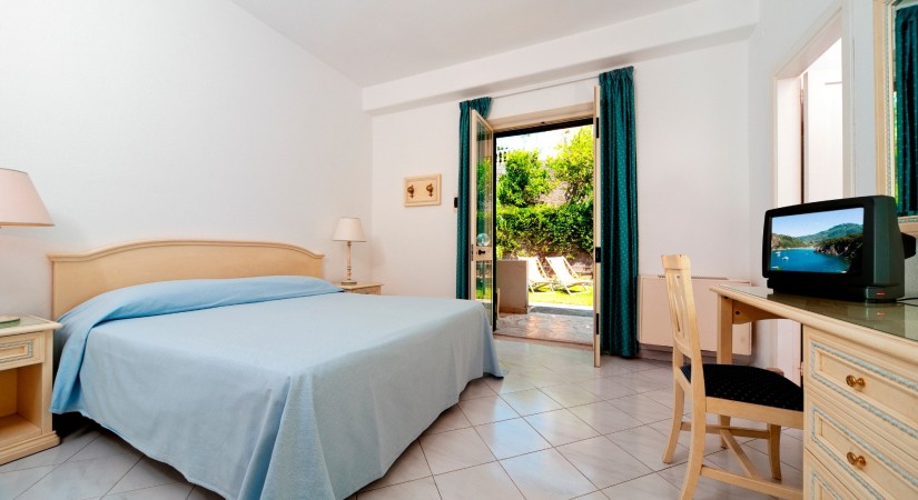 Hotel_Parco_Delle_Agavi_Forio_camere_3-tSa-825X450